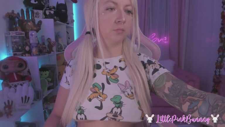 LittlePinkBunnny's Streamate show and profile