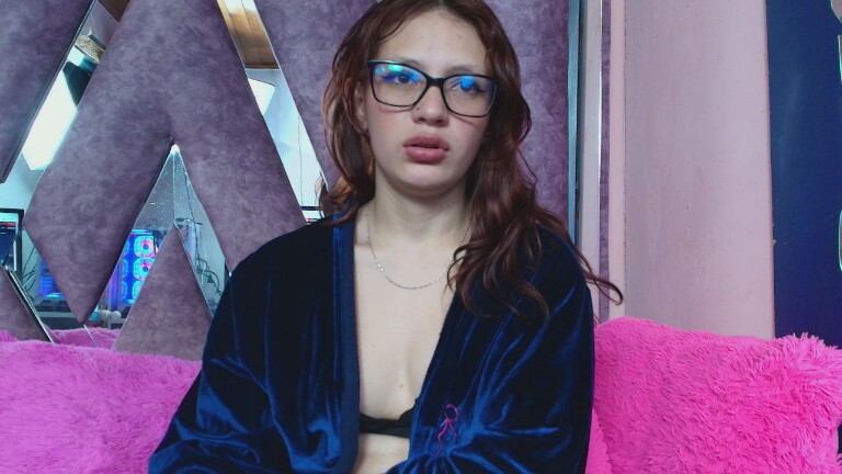 LARICSABLUE's Streamate show and profile