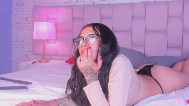 SaarahLarsson's Streamate show and profile