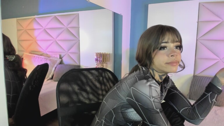 MissTomie19's Streamate show and profile