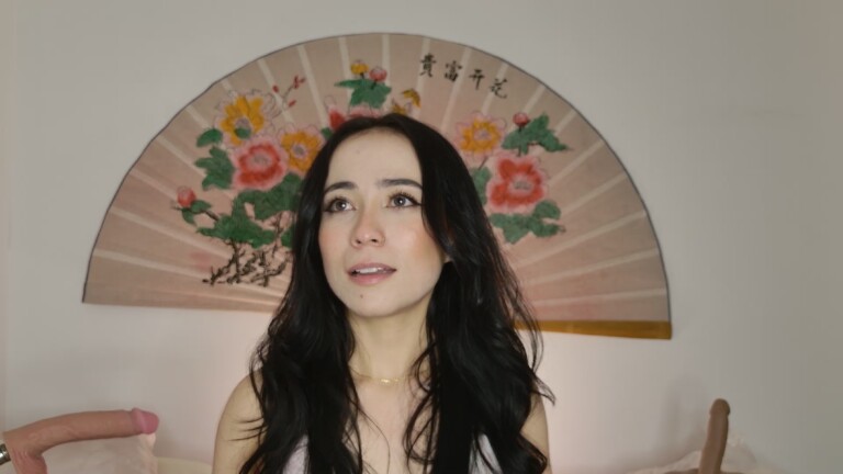 SweetSara33's Streamate show and profile