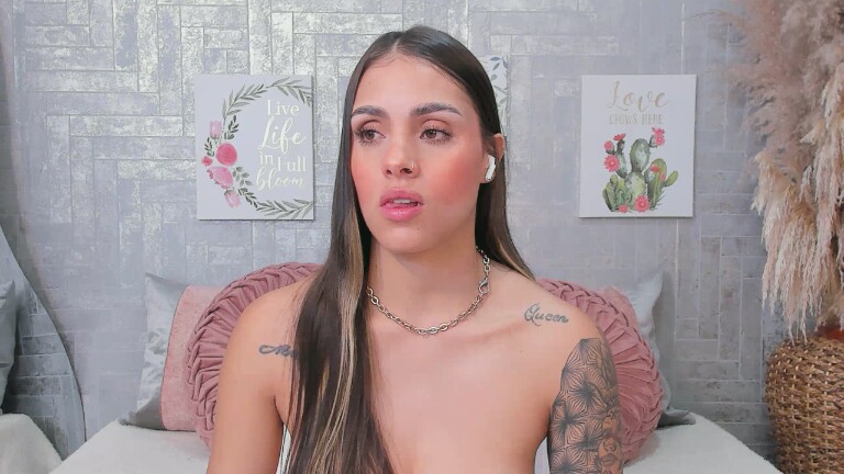 SaraBacker's Streamate show and profile