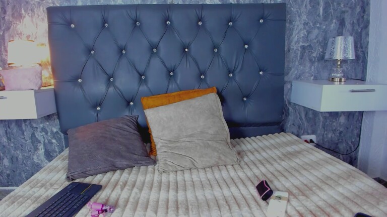 MiaRoousse's Streamate show and profile