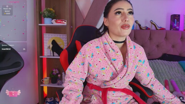 MiiaParis's Streamate show and profile