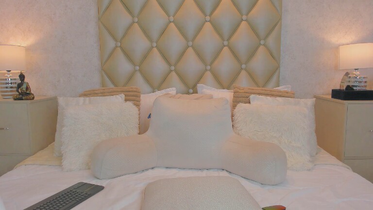 MiaaCaastro's Streamate show and profile