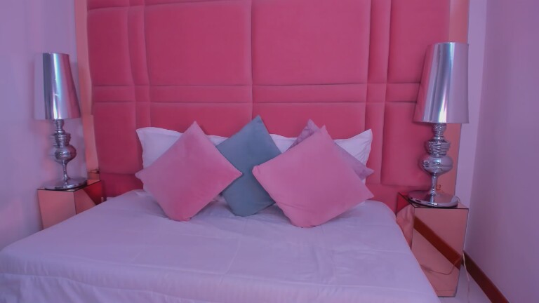 hollyBrisstol90's Streamate show and profile