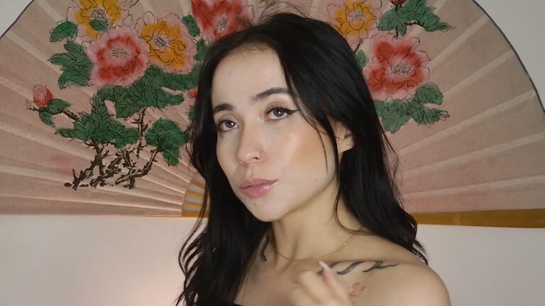 SweetSara33's Streamate show and profile