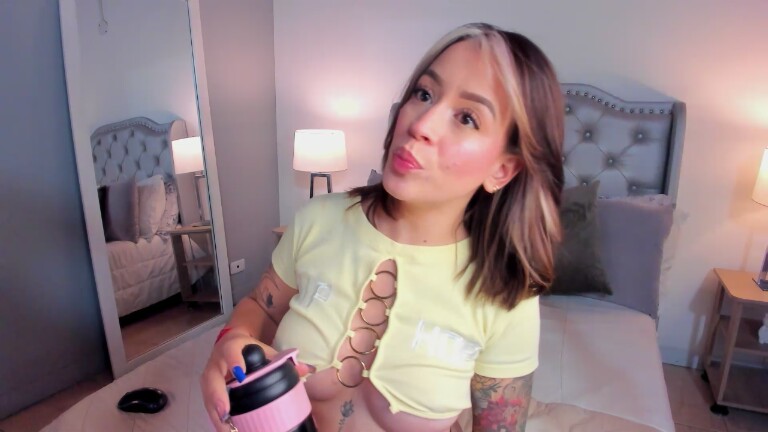 NiaMoon's Streamate show and profile