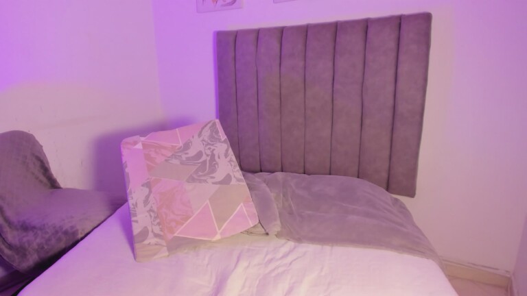 sarahbigboob's Streamate show and profile