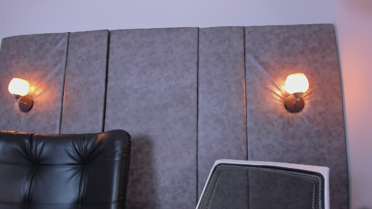 Tharaa24's Streamate show and profile