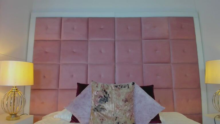 hollyBrisstol90's Streamate show and profile