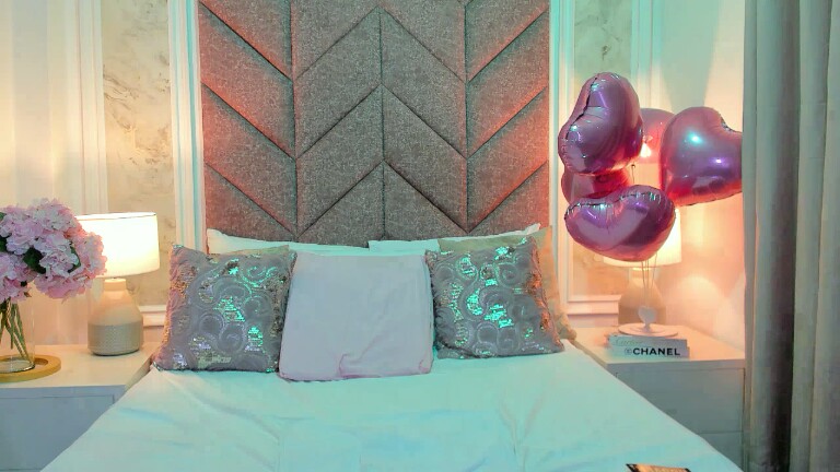 ScarletShinee's Streamate show and profile