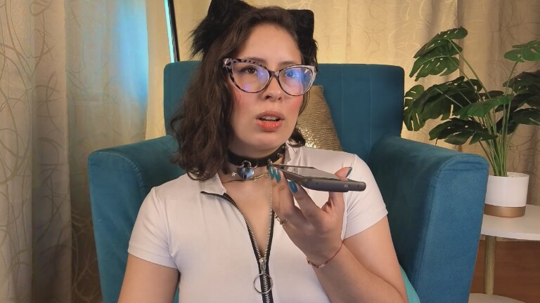 Miss_Dumont's Streamate show and profile