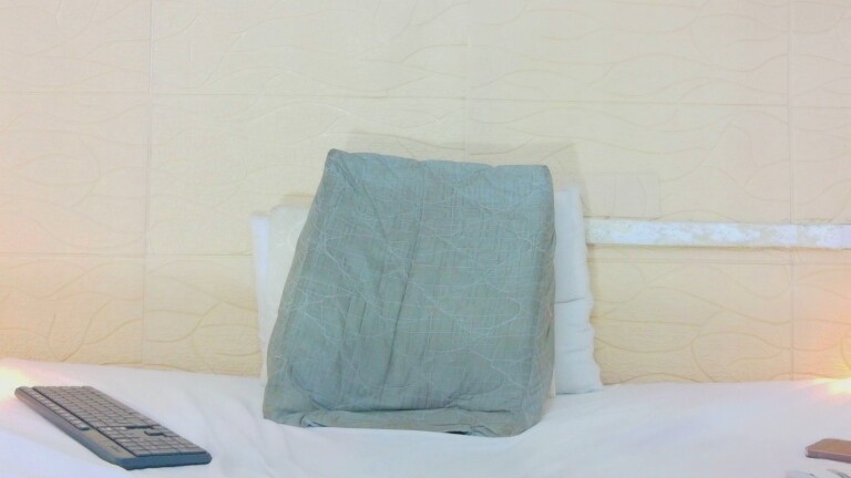 Slimchocobar28's Streamate show and profile