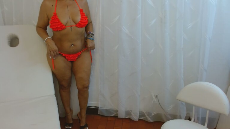 lillysmilf's Streamate show and profile