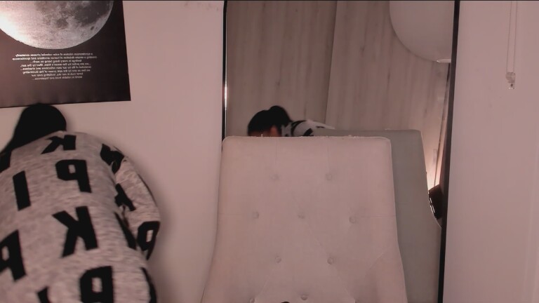 Nina_Cravizz's Streamate show and profile