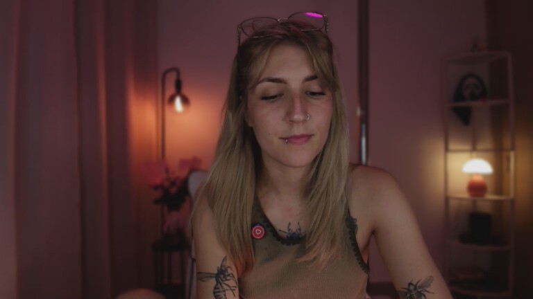 LindaSofiaa's Streamate show and profile