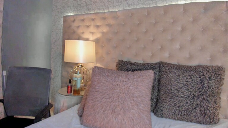 Alanna_Blakes's Streamate show and profile