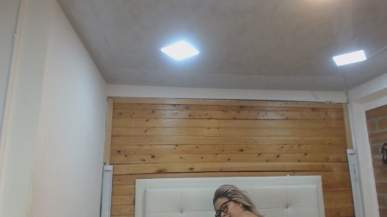 DulceHot69's Streamate show and profile