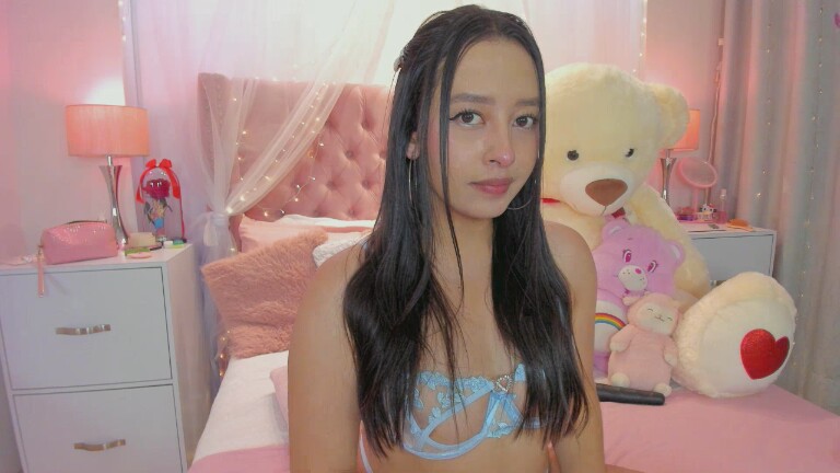 AlexandraWinterr's Streamate show and profile