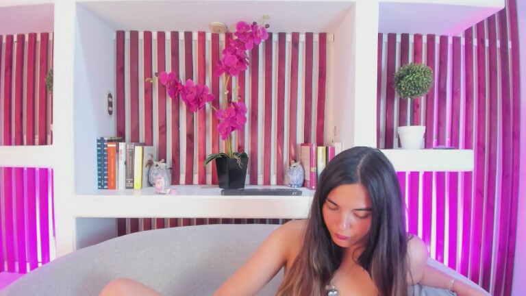 CharlotteReynold's Streamate show and profile